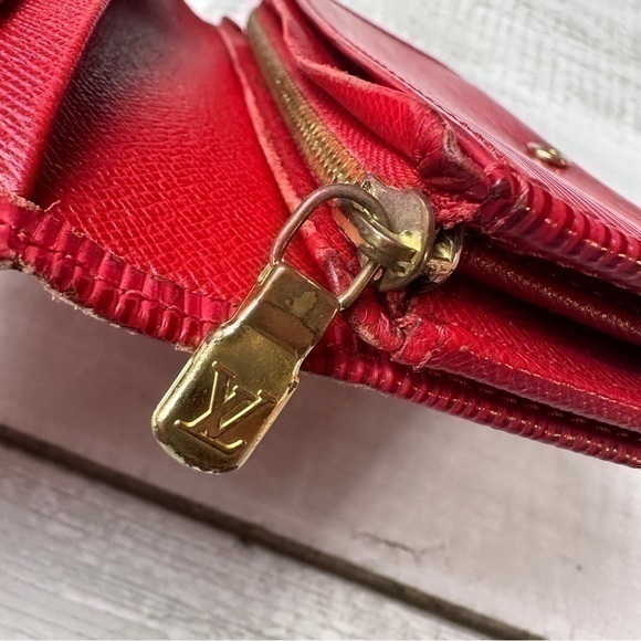 AUTHENTIC Louis Vuitton Epi Porte Leather Bifold Wallet. Red. - Picture 9 of 16